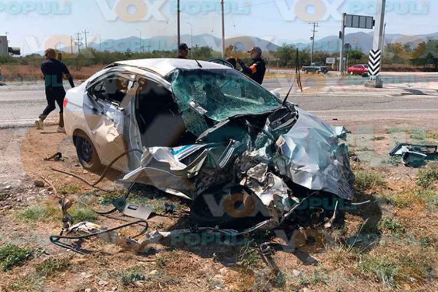 Conductor sobrevive de milagro tras meterse abajo de la caja de un tractocamión en la antigua Mante-Rumbo Nuevo