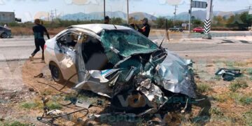 Conductor sobrevive de milagro tras meterse abajo de la caja de un tractocamión en la antigua Mante-Rumbo Nuevo