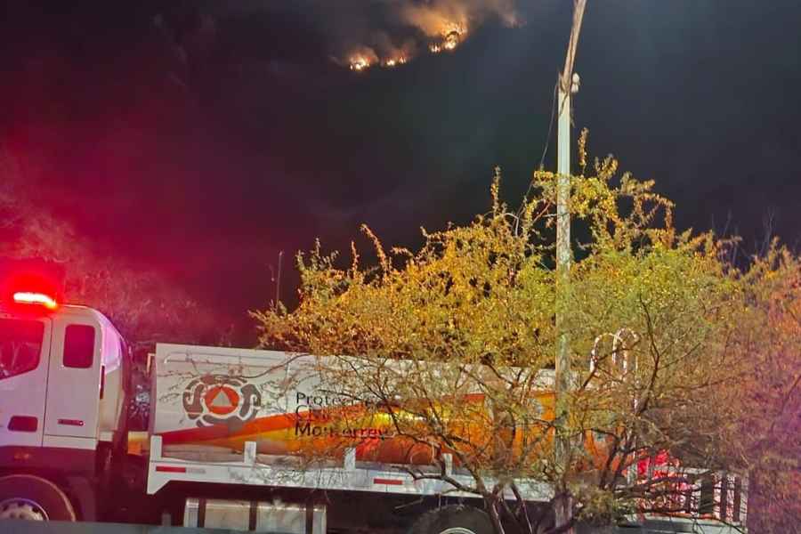 Continúan 3 incendios activos en Nuevo León; autoridades los siguen combatiendo