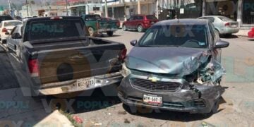 Dama omite alto y provoca 'carambolazo' en pleno cruce de Ciudad Victoria