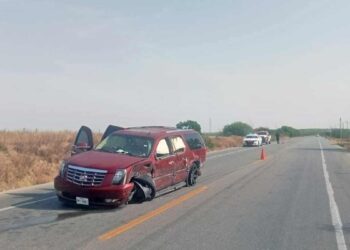 Daños materiales deja choque entre camioneta y tráiler en Cruillas, Tamaulipas