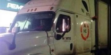 Delincuentes roban 3 mil cajas de galletas a trailero en Monterrey N.L.