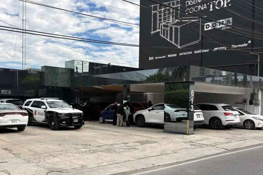 Delincuentes roban caja fuerte en una institución de créditos de San Pedro, NL
