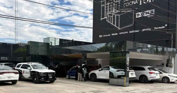 Delincuentes roban caja fuerte en una institución de créditos de San Pedro, NL