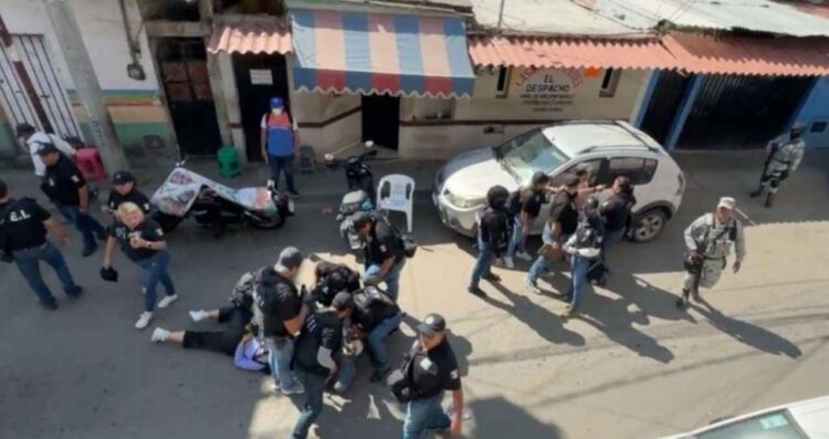 Denuncian detención violenta de periodista en Oaxaca