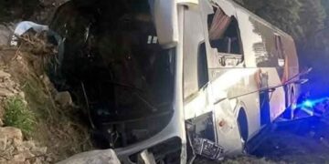 Docentes oaxaqueños sufren accidente