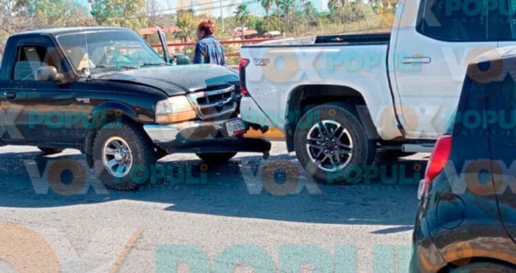 Dos accidentes por alcance generan caos vehicular en Cd. Victoria, Tamaulipas