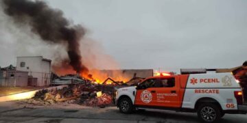 Empresa de resinas se incendia en el Parque Industrial Las Américas de Apodaca, NL