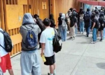 Encapuchados toman CCH Vallejo Naucalpan; impiden salida de estudiantes por varios minutos
