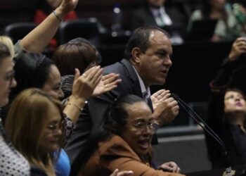 Entre gritos y reclamos, presentan ley antifuero tras salvar a Cuauhtémoc Blanco