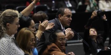Entre gritos y reclamos, presentan ley antifuero tras salvar a Cuauhtémoc Blanco