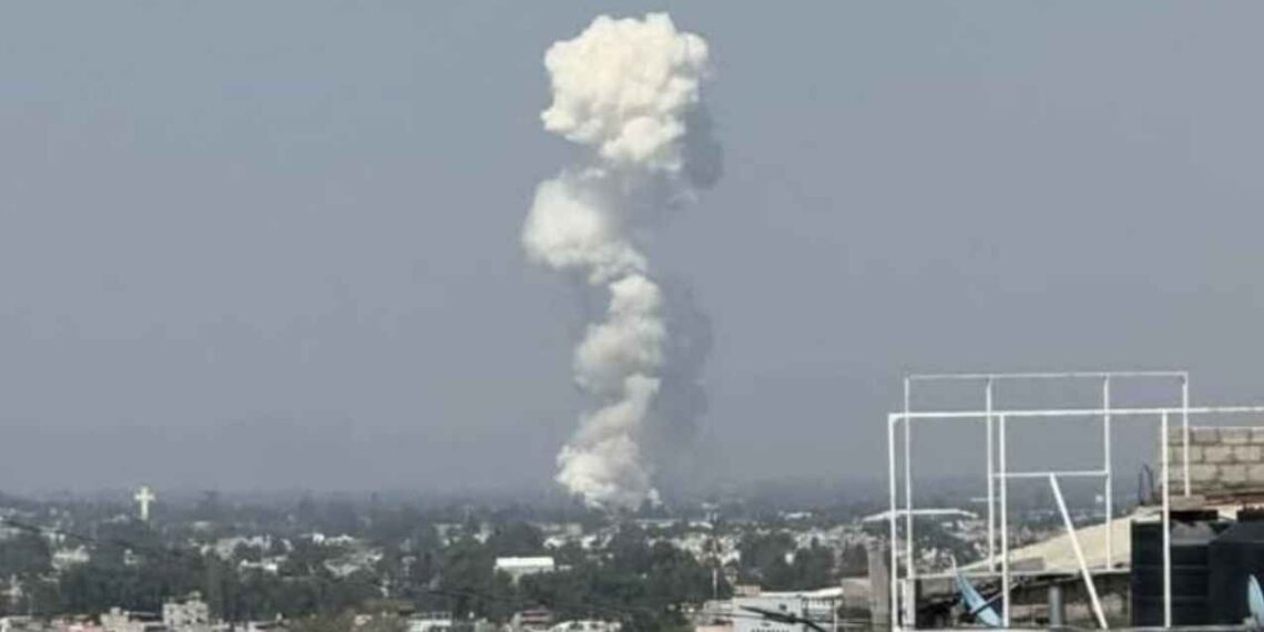 Explosión en taller de pirotecnia en Tultepec provoca incendio y moviliza a cuerpos de emergencia