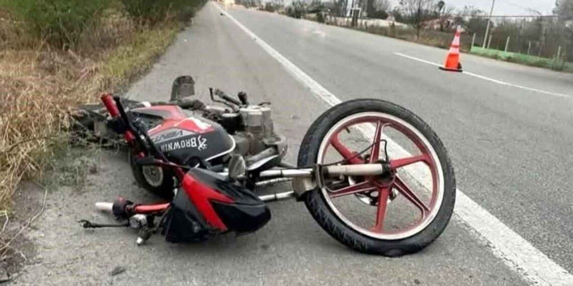 Fallece motociclista al ser arrollado en la Carretera Nacional en Hualahuises, NL