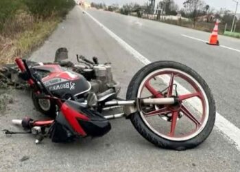 Fallece motociclista al ser arrollado en la Carretera Nacional en Hualahuises, NL