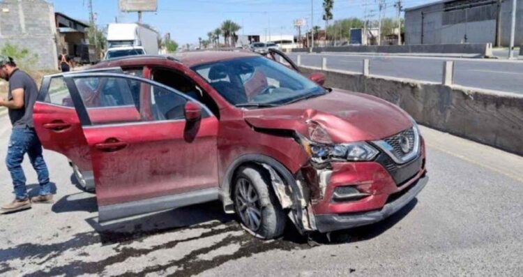 Familia protagoniza fuerte choque contra tráiler en Nuevo Laredo, Tamaulipas
