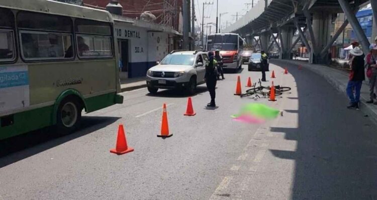 mujer embestida motocicleta Iztapalapa