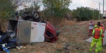 Fatal volcadura en la carretera Victoria-Zaragoza comerciante muere y otro queda herido