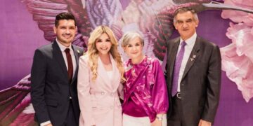 Felicita Beto Granados a la Dra. María de Villarreal por su Segundo Informe de Actividades