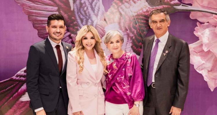 Felicita Beto Granados a la Dra. María de Villarreal por su Segundo Informe de Actividades