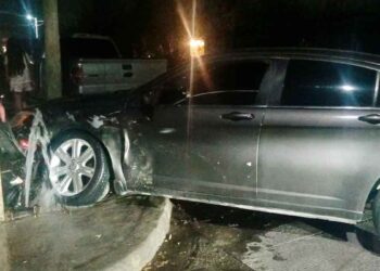 Fuerte choque entre damas, deja daños materiales en Nuevo Laredo, Tamaulipas