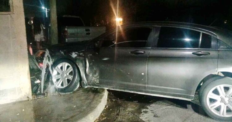 Fuerte choque entre damas, deja daños materiales en Nuevo Laredo, Tamaulipas
