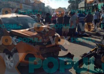 Fuerte choque frontal deja dos jóvenes heridos en Altamira, Tamaulipas
