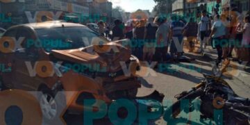 Fuerte choque frontal deja dos jóvenes heridos en Altamira, Tamaulipas
