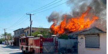 Fuerte incendio arrasa con casa habitación en Reynosa, Tamaulipas