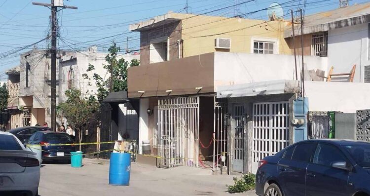 Hallan a pareja sin vida dentro de su casa en Hacienda el Mezquital, Apodaca