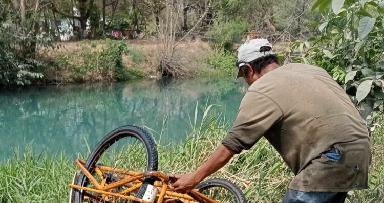 Hombre cae con su triciclo al canal de riego en Mante, Tamaulipas