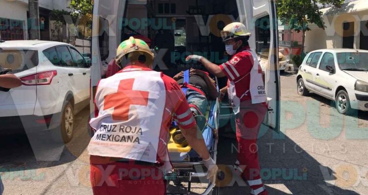 Hombre cae desde un árbol mientras podaba y termina en el hospital en Ciudad Victoria