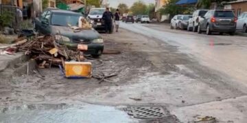 Hombre cae en una alcantarilla mientras limpiaba basura en Reynosa, Tamaulipas