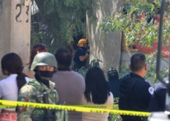 Hombre es asesinado a balazos dentro de su camioneta en Naucalpan, Edomex