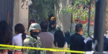 Hombre es asesinado a balazos dentro de su camioneta en Naucalpan, Edomex