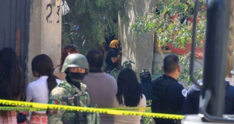 Hombre es asesinado a balazos dentro de su camioneta en Naucalpan, Edomex