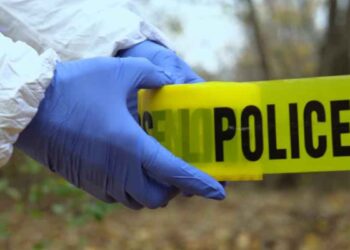 Hombre mata a su esposa frente a su hijo y huye en Guadalupe, Nuevo León; autoridades lo buscan