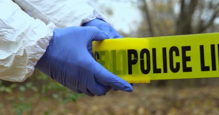 Hombre mata a su esposa frente a su hijo y huye en Guadalupe, Nuevo León; autoridades lo buscan