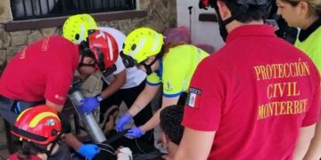 Hombre sufre quemaduras tras flamazo mientras soldaba en Monterrey, Nuevo León