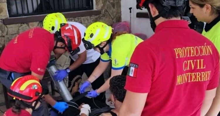 Hombre sufre quemaduras tras flamazo mientras soldaba en Monterrey, Nuevo León