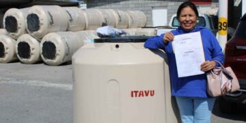 ITAVU entrega tinacos a familias tamaulipecas
