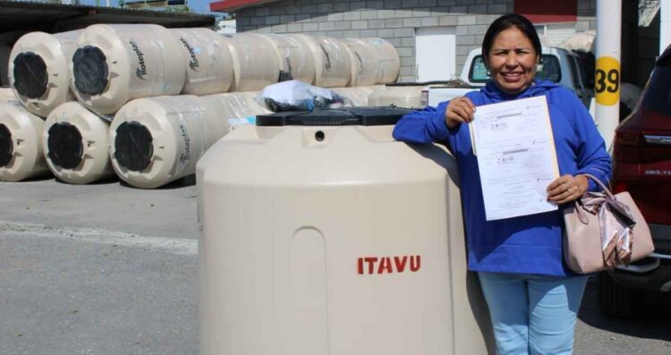 ITAVU entrega tinacos a familias tamaulipecas