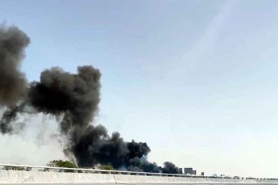 Incendio consume terreno baldío en Guadalupe, Nuevo León