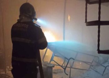Incendio en Iztapalapa afecta cuatro viviendas y deja a una persona lesionada