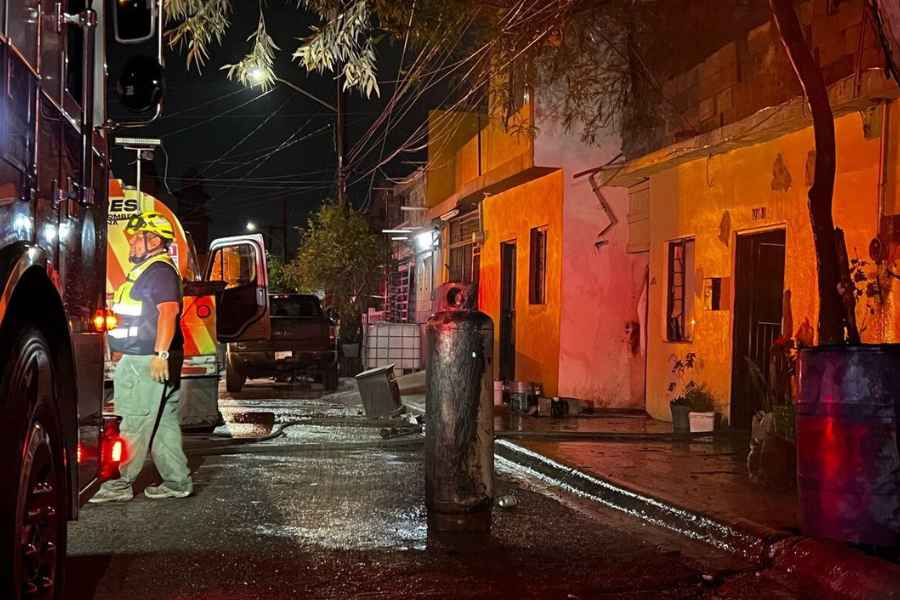 Incendio en la colonia Hacienda de Santa Catarina moviliza a las autoridades