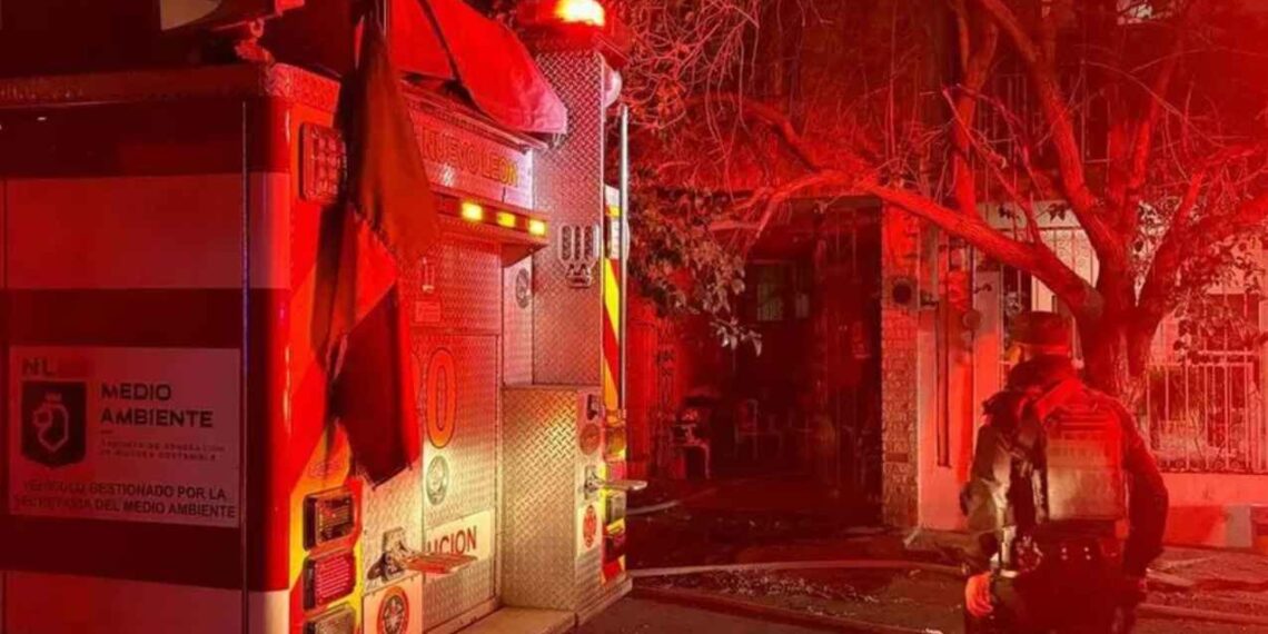 Incendio en una vivienda de Monterrey provoca la evacuación de una familia en la colonia Pío X