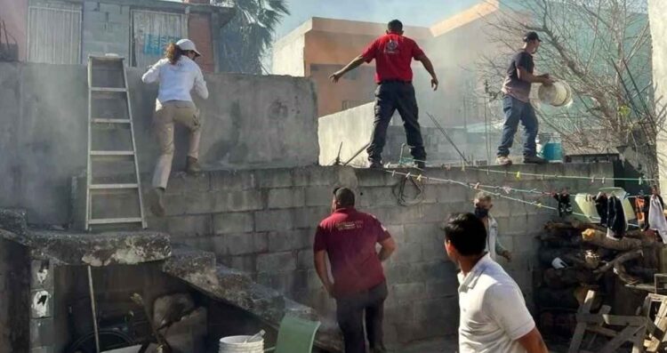 Incendio provoca evacuación de personas y daños en viviendas en Escobedo, N.L.