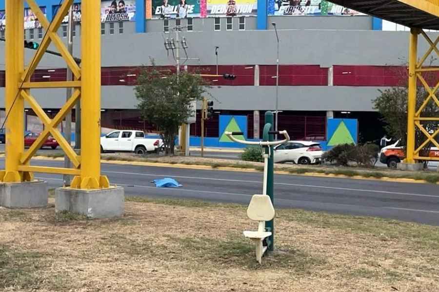 Joven pierde la vida al ser atropellado en Escobedo; conductor se da a la fuga