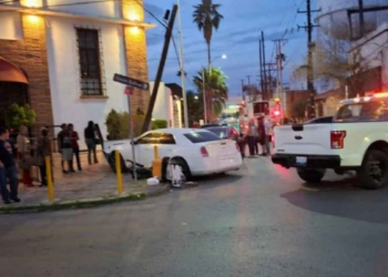 Joven provoca choque múltiple en el centro de Nuevo Laredo, Tamaulipas al ignorar un alto