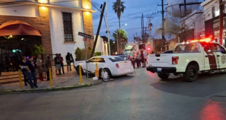 Joven provoca choque múltiple en el centro de Nuevo Laredo, Tamaulipas al ignorar un alto