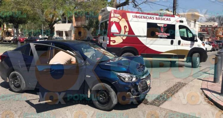 Jóvenes protagonizan aparatoso choque en el centro de Ciudad Victoria